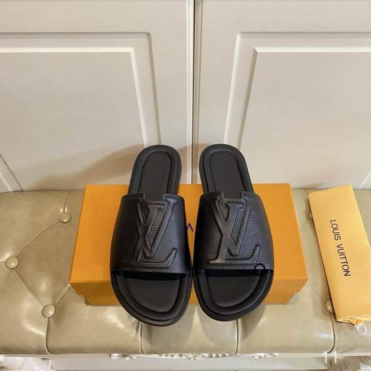 Picture of Louis Vuitton Slippers _SKULVsz38-45SY0503383